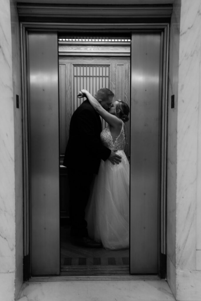 Elevator closing doors with couple